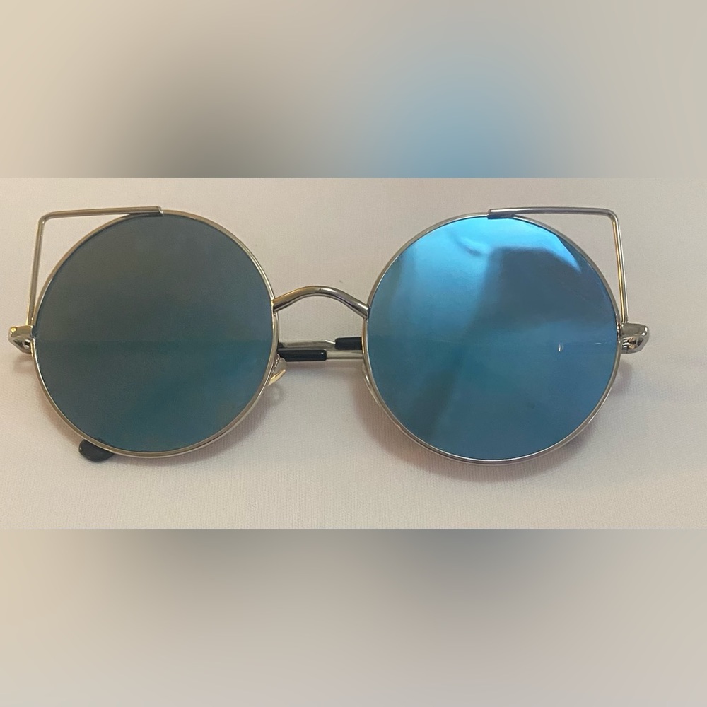 NWOT Silver mirror boutique glasses